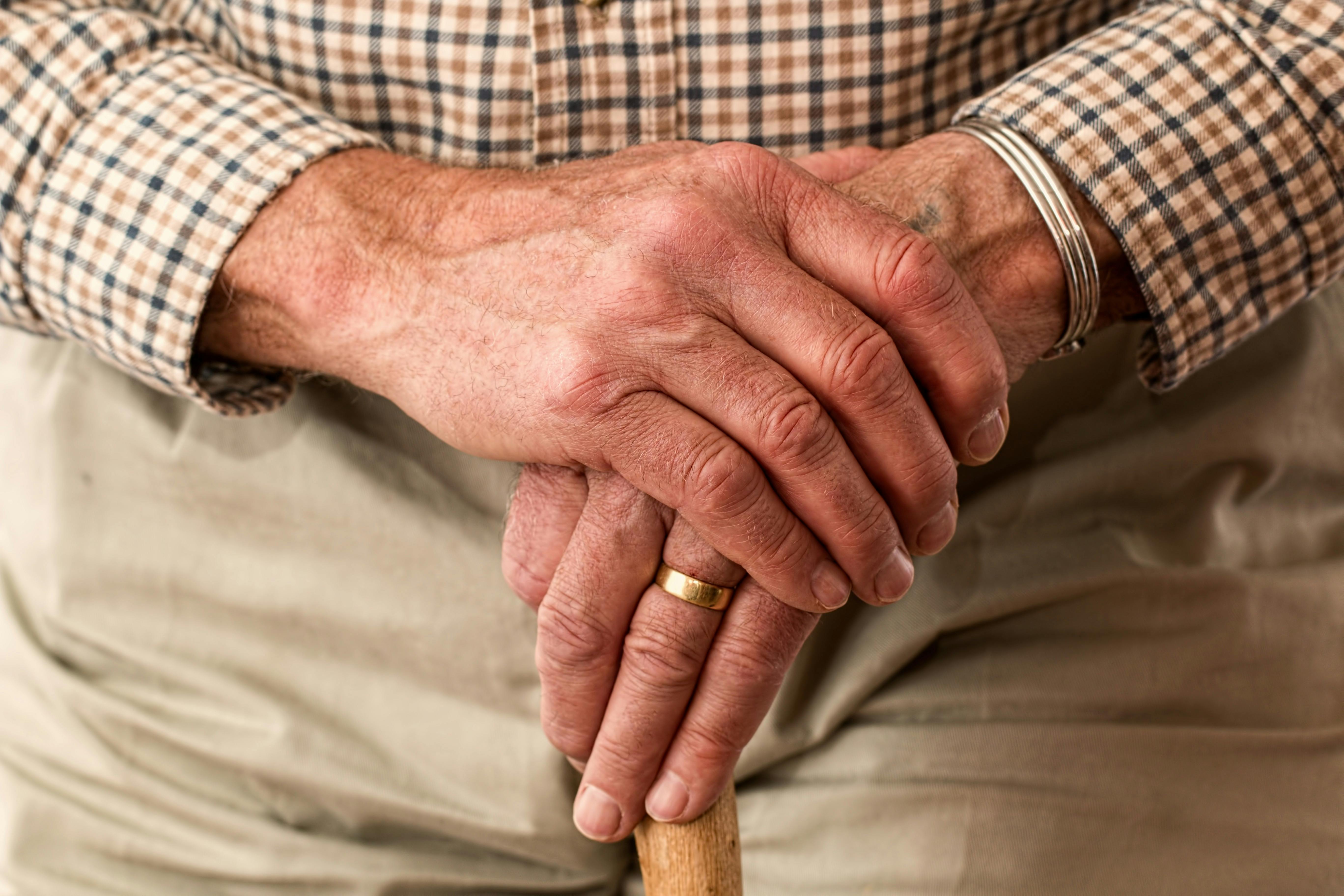 Rheumatoid Arthritis vs. Osteoarthritis: Causes & Natural Remedies
