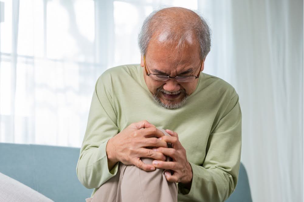 Winter Joint Pain: Why Cold Weather Makes Arthritis Worse (and What Helps)